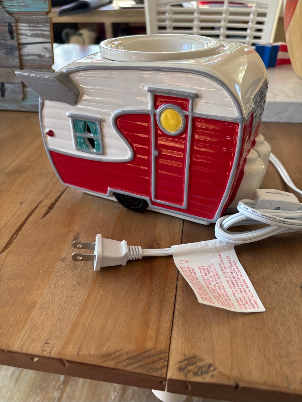 Ceramic Camper Wax Warmer in Red and White